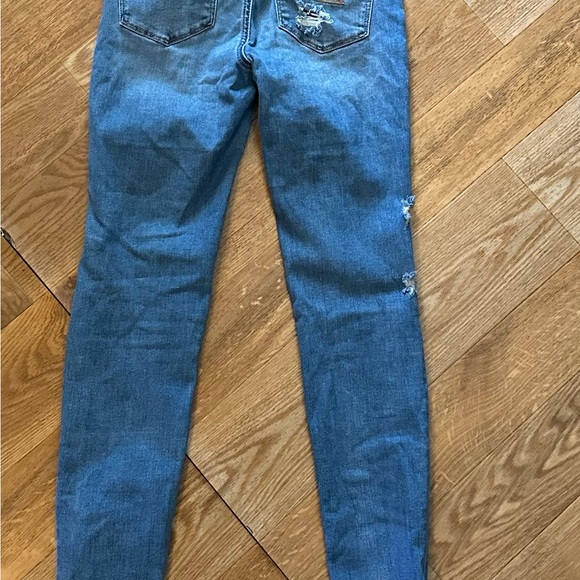 American Eagle Outfitters - Picture 5 of 10